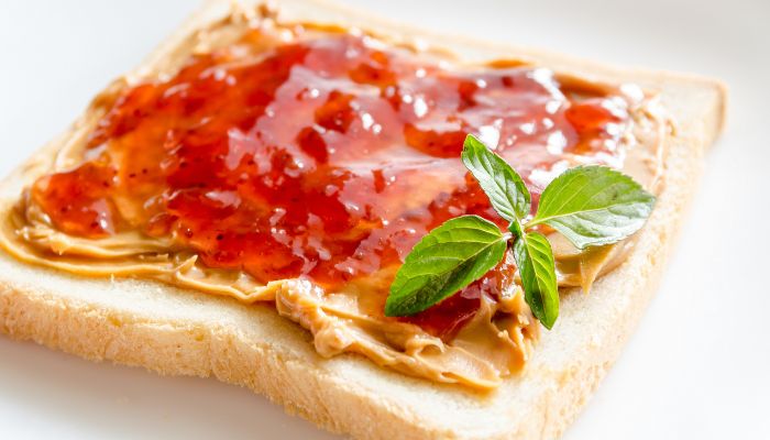 can dogs eat peanut butter and strawberry jelly